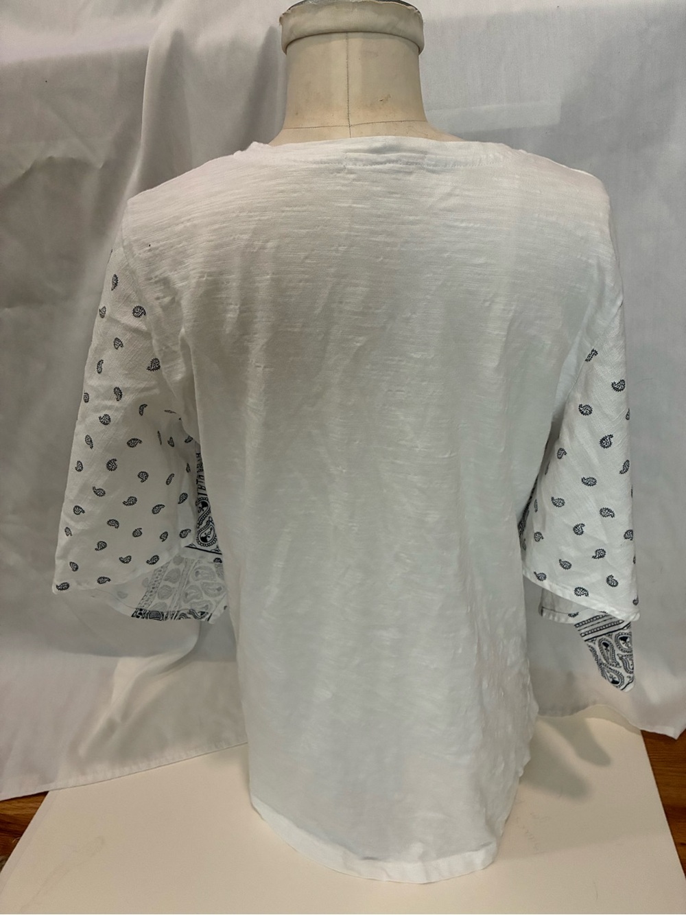 Studio West Apparel Shirt Cotton Knit White Top Blue Paisley Bell Sleeves - Picture 8 of 15